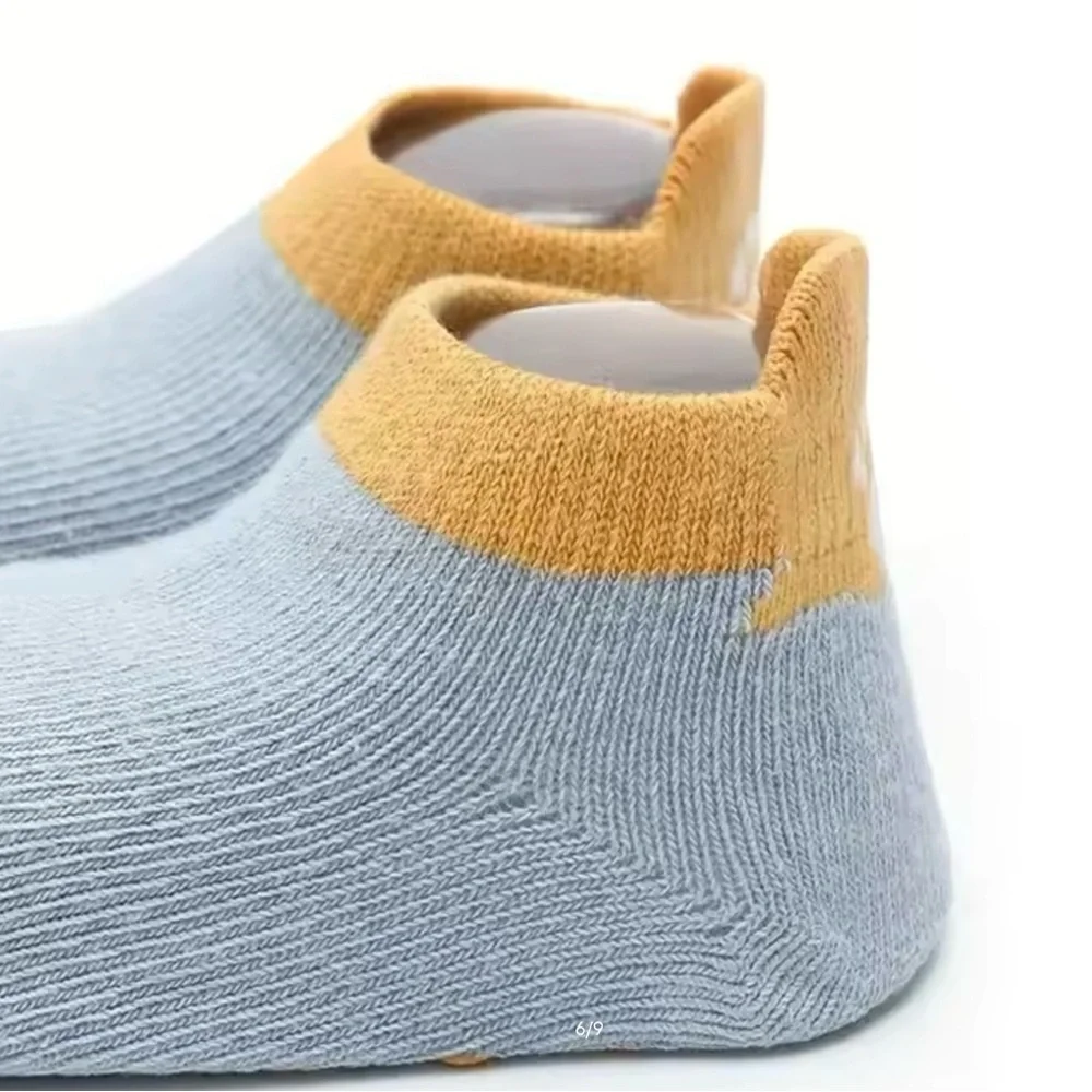 New 5 pair non slip floor socks age 3-5